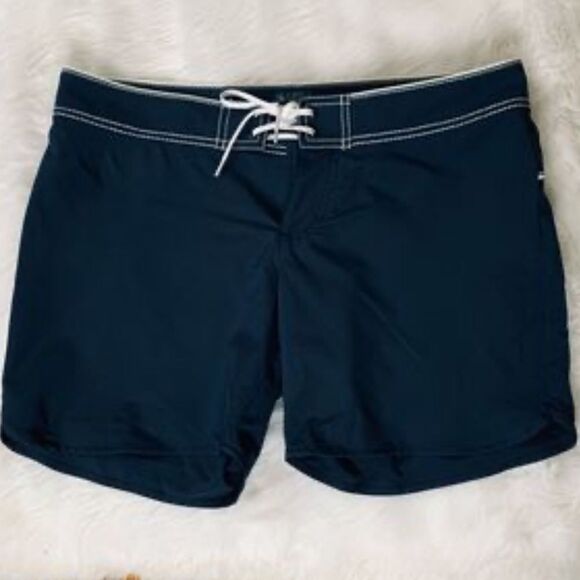 EXCELLENT CONDITION WOMEN’S SIZE 8 CARVE DESIGN BOARD SHORTS - Picture 1 of 4